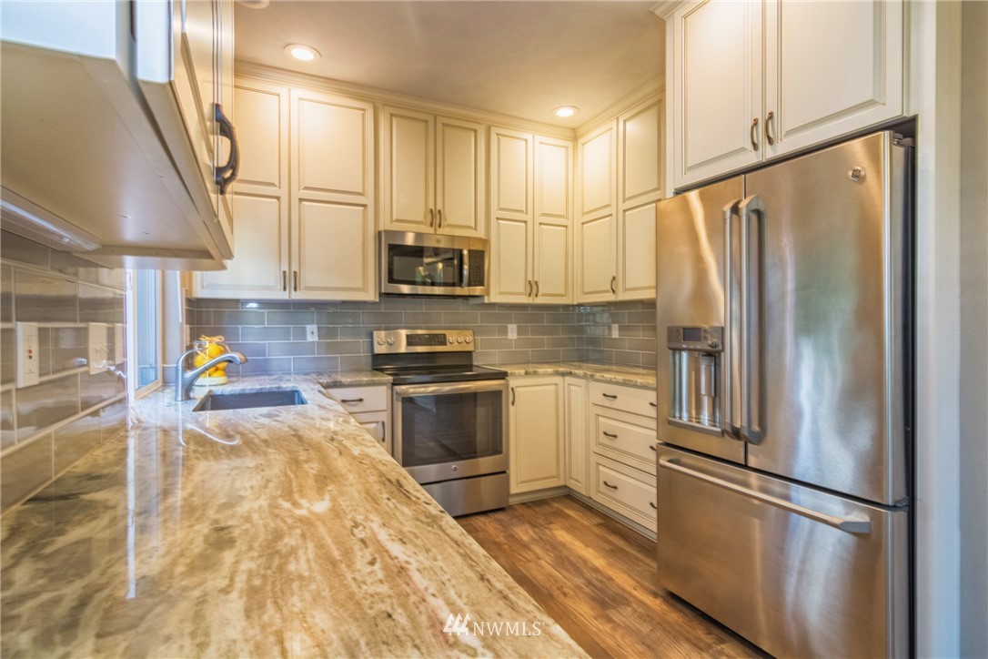 15621 48th Place West Edmonds, WA 98026 - Photo 5 of 19