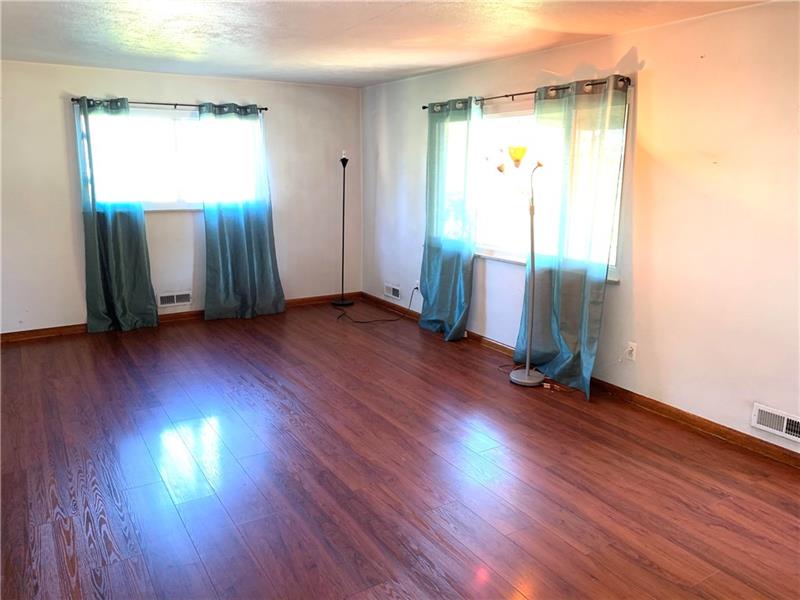 535 Country Club Road Washington, PA 15301 - Photo 4 of 16 Gallery Image 4