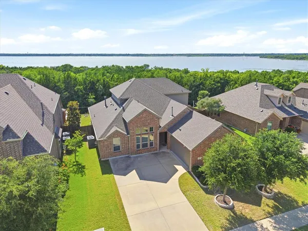 $585,000 | 3909 Whitman Drive, Rockwall, TX 75087