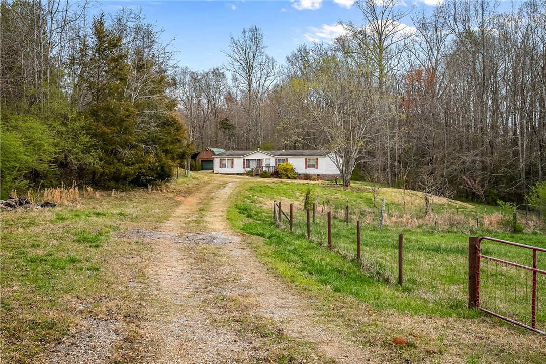 251 Kirby Road Belton, SC 29627 - Photo 3 of 34