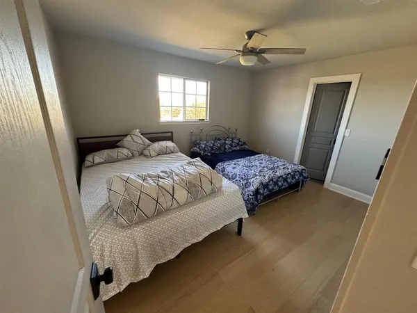 a en suite bathroom with a sink and a mirror