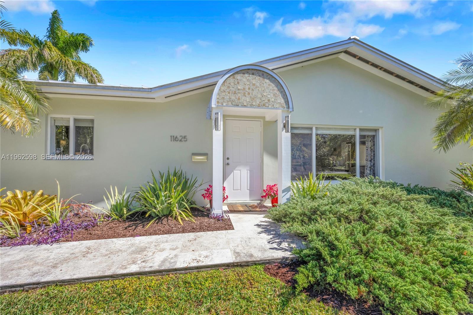 11625 Southwest 70th Avenue Pinecrest, FL 33156 - Photo 6 of 30