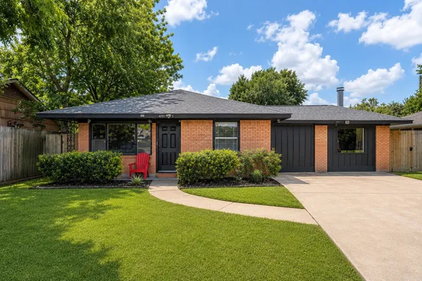 $335,000 | 4701 West 43rd Street, Houston, TX 77092