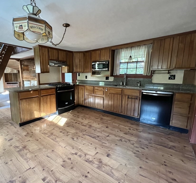 9 Springfield Street Wilbraham, MA 01095 - Photo 5 of 18 Gallery Image 5