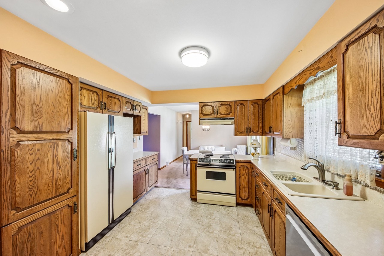 418 Highland Road Willowbrook, IL 60527 - Photo 15 of 44