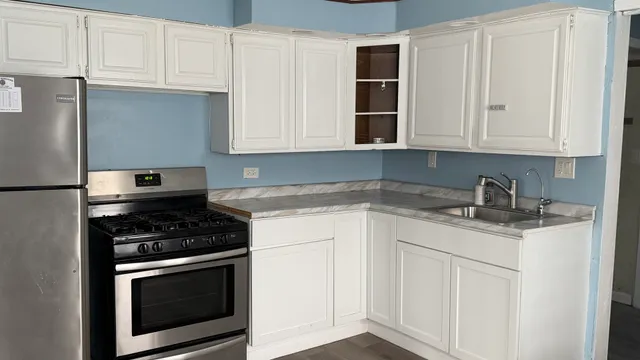 $2,700 | 4056 West 89th Place, Hometown, IL 60456