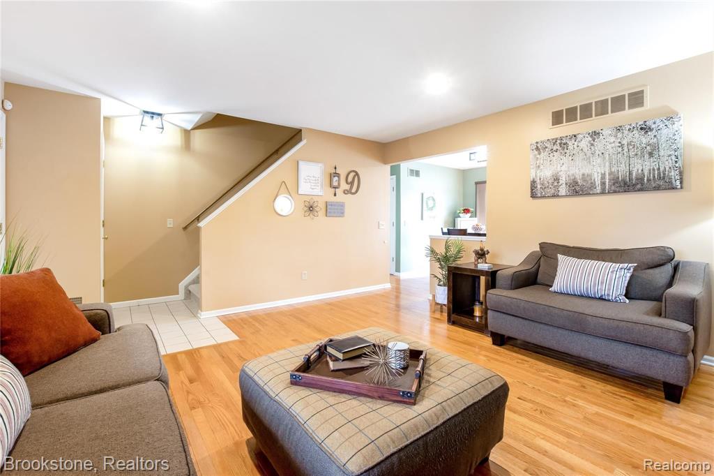2634 Simpson Drive Rochester Hills, MI 48309 - Photo 9 of 37