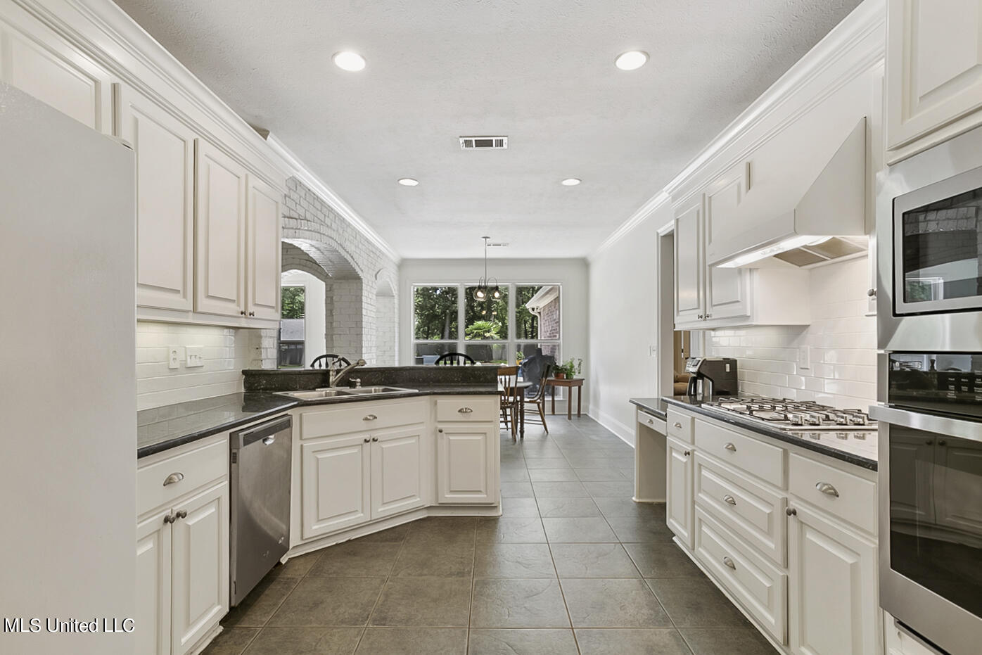 691 Hoy Road Madison, MS 39110 - Photo 13 of 47 Kitchen