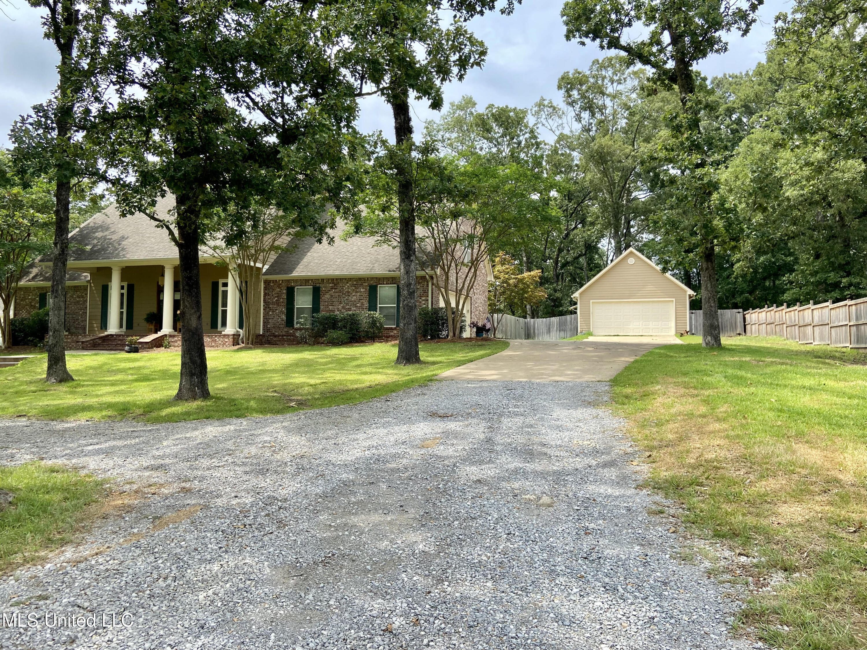 691 Hoy Road Madison, MS 39110 - Photo 2 of 47 Exterior View with Additonal garage