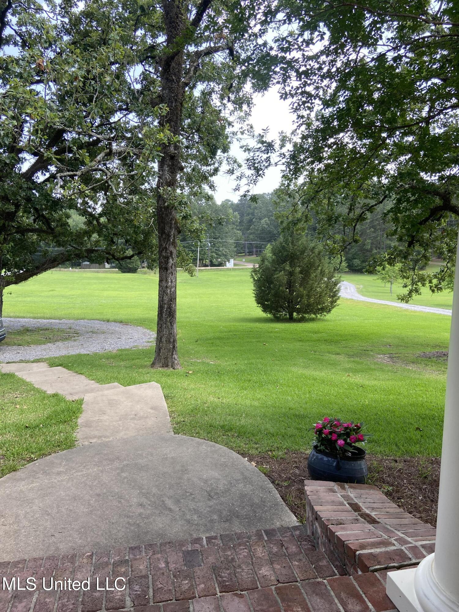 691 Hoy Road Madison, MS 39110 - Photo 25 of 47 Front Exterior porch view