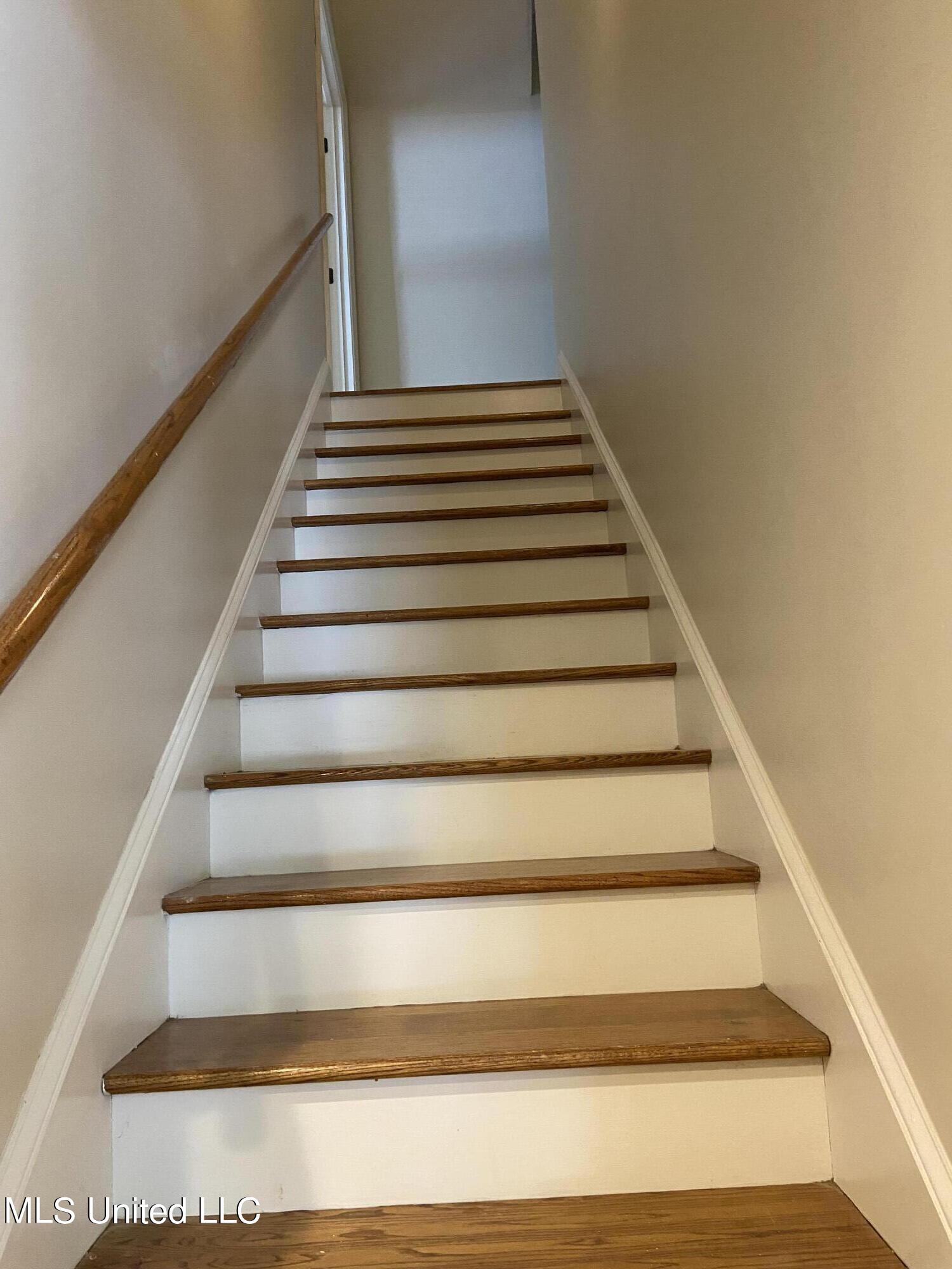 691 Hoy Road Madison, MS 39110 - Photo 33 of 47 Stairs to 4th/Bonus