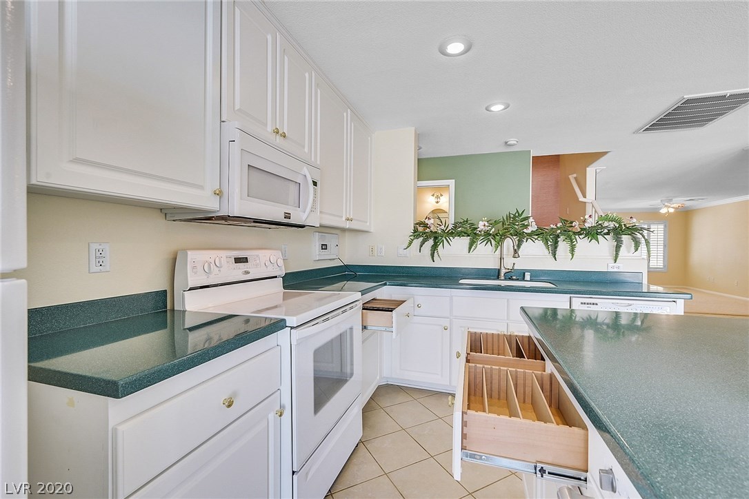 140 Rancho Maria Street Las Vegas, NV 89148 - Photo 13 of 49 Gallery Image 13