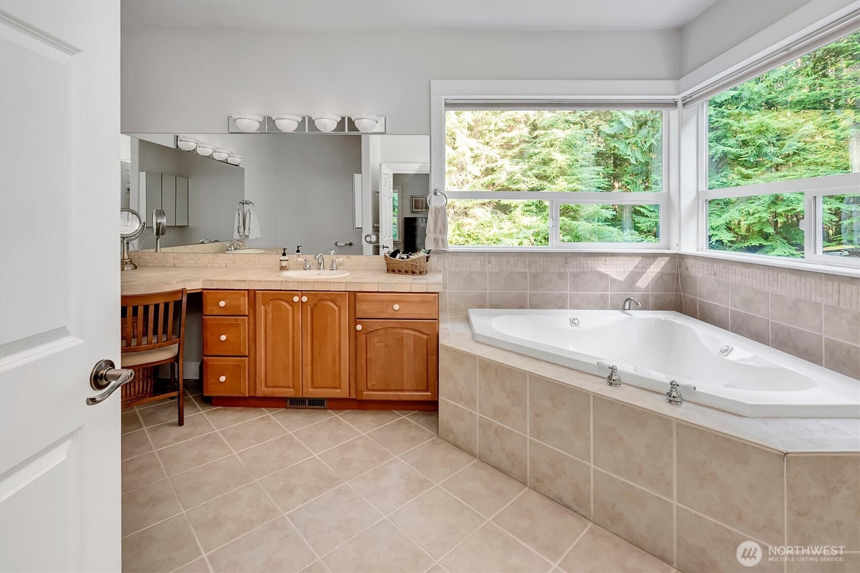 6477 Cultus Bay Road Clinton, WA 98236 - Photo 17 of 40 Gallery Image 17