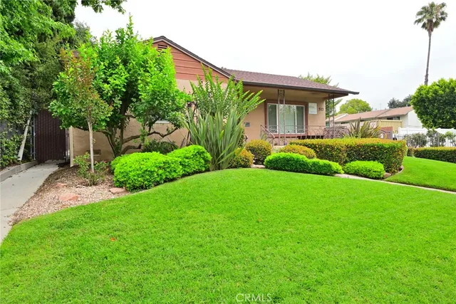 a view of a house with a yard and plants