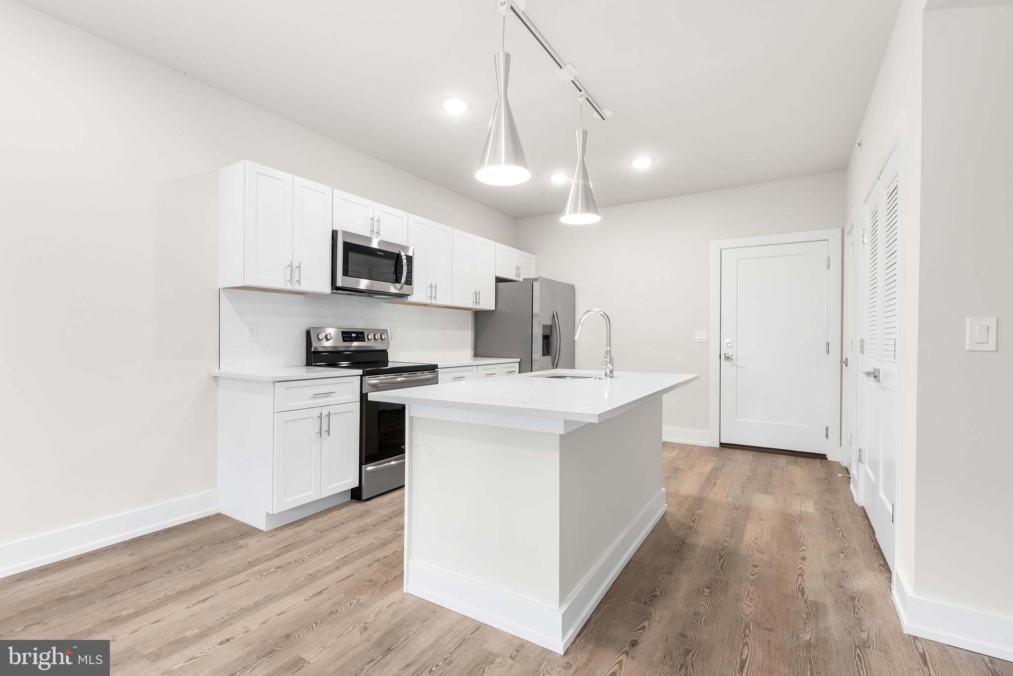 214 Vine Street, Unit 604 Philadelphia, PA 19106 - Photo 22 of 35