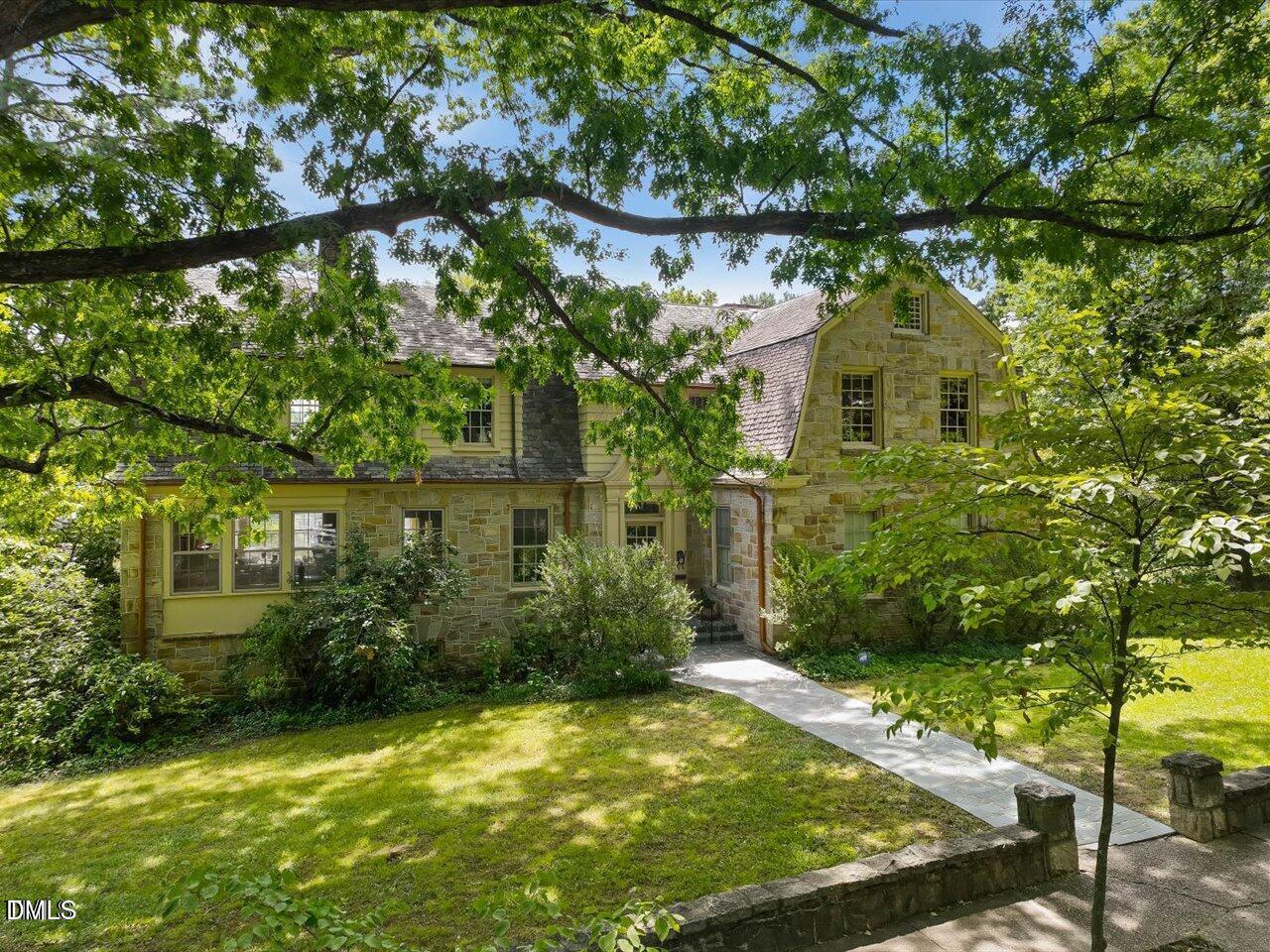 216-204 Hawthorne Road Raleigh, NC 27605 - Photo 2 of 28 216 Hawthorne