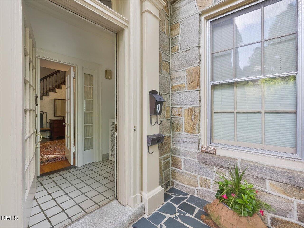 216-204 Hawthorne Road Raleigh, NC 27605 - Photo 4 of 28 216 Hawthorne