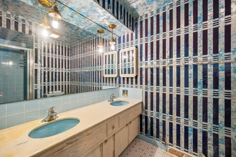 $499,000 | 2419 Lake Avenue, Wilmette, IL 60091
