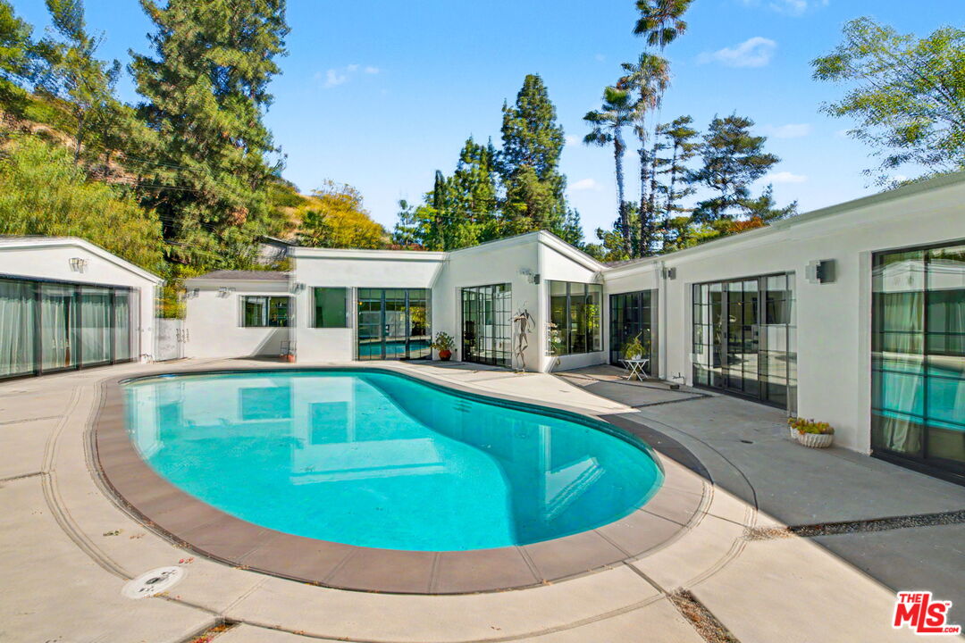 13019 Sky Valley Road Los Angeles, CA 90049 - Photo 46 of 49