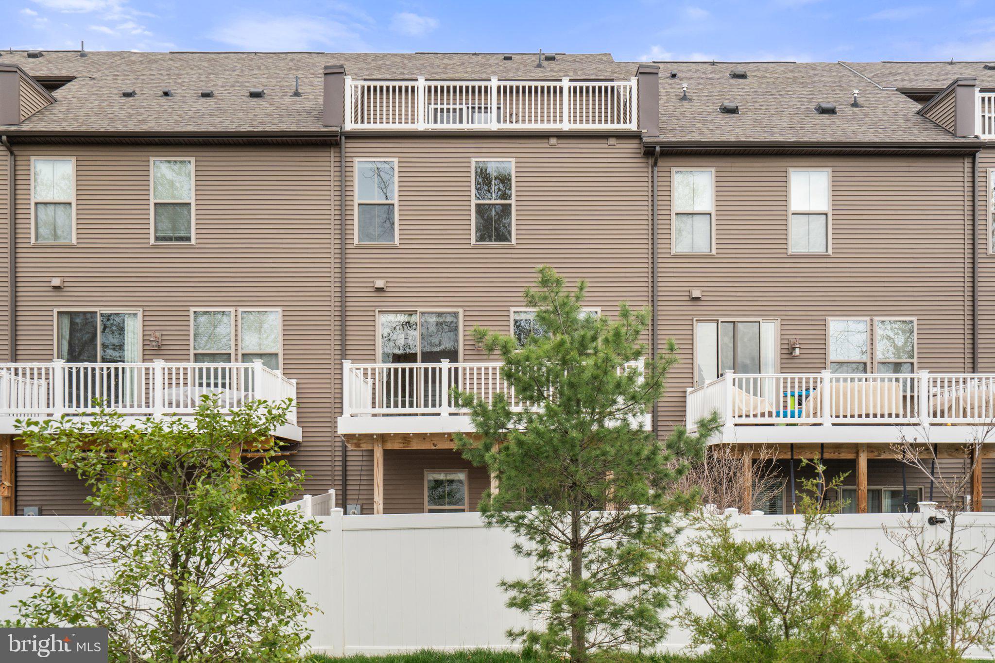 45397 Daveno Square Sterling, VA 20164 - Photo 44 of 44 a view of a building