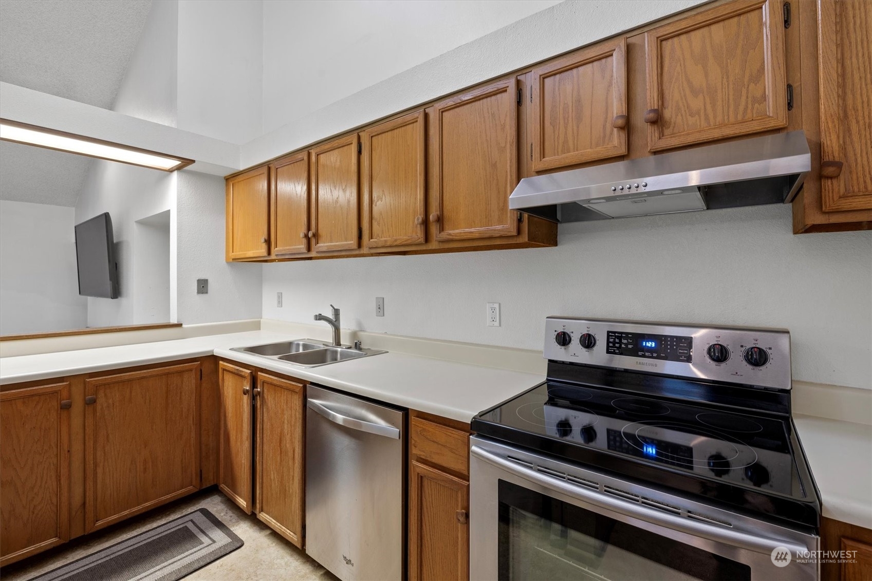 11527 Southeast 175th Street, Unit 9 Renton, WA 98055 - Photo 11 of 27