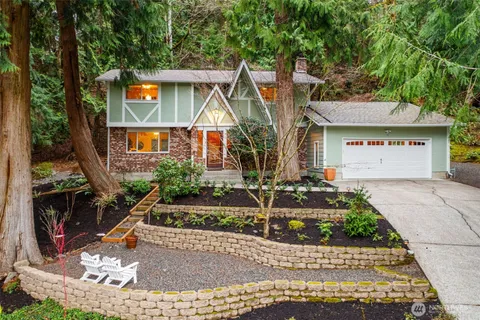 $1,190,000 | 8205 Northeast Blakely Court West, Bainbridge Island, WA 98110