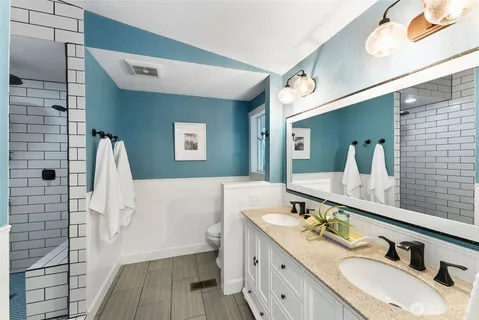 $1,190,000 | 8205 Northeast Blakely Court West, Bainbridge Island, WA 98110