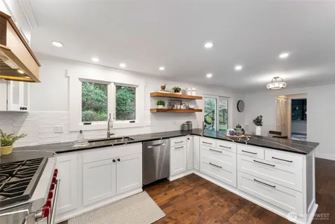 $1,190,000 | 8205 Northeast Blakely Court West, Bainbridge Island, WA 98110