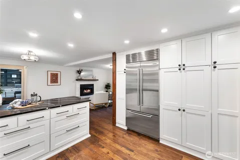 $1,190,000 | 8205 Northeast Blakely Court West, Bainbridge Island, WA 98110