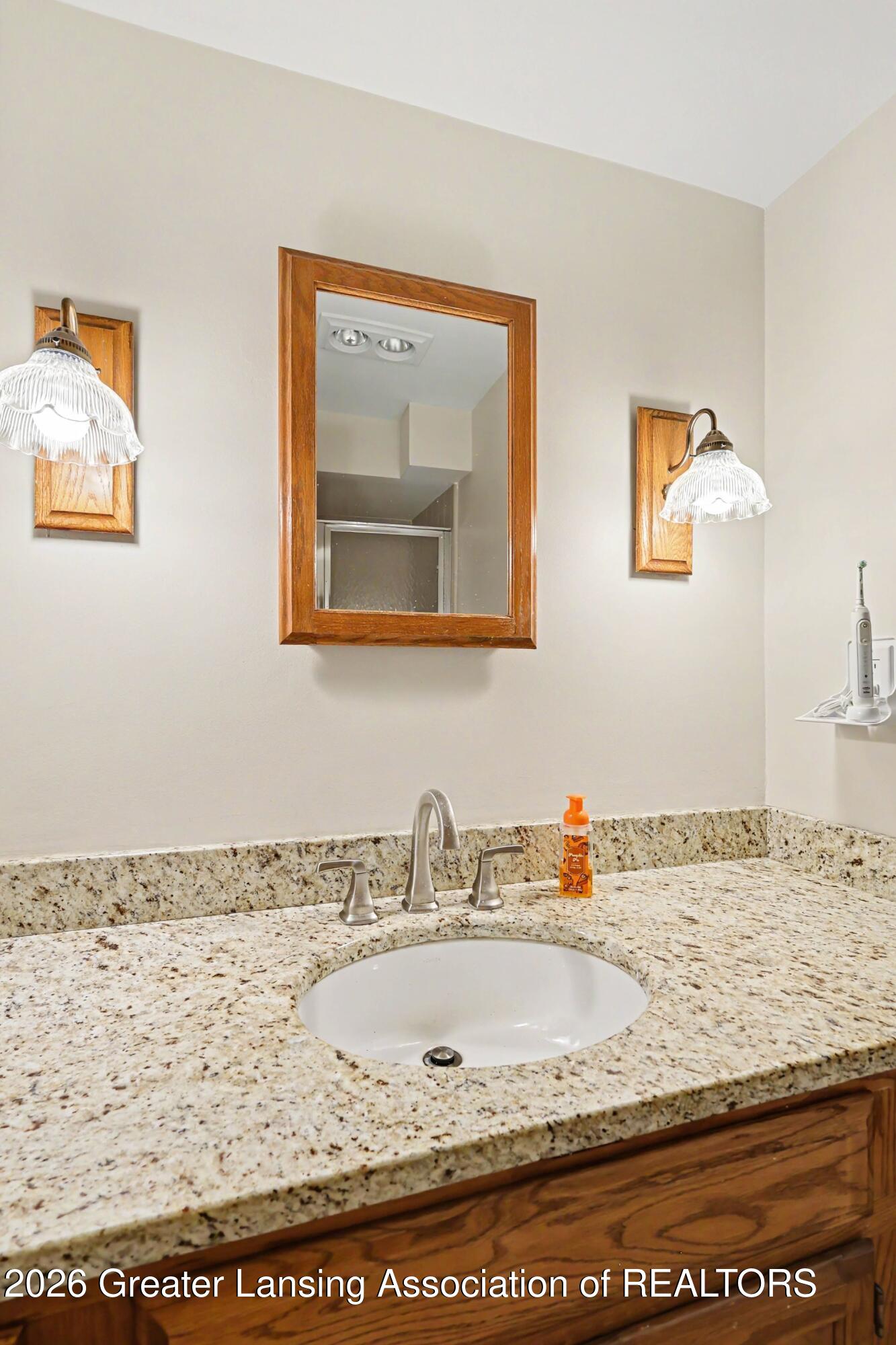 905 West Dansville Road Mason, MI 48854 - Photo 14 of 50 Primary 1st Floor Bath