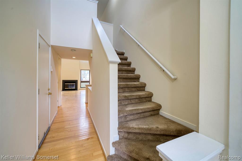 655 Glasgow Court Rochester Hills, MI 48307 - Photo 7 of 27