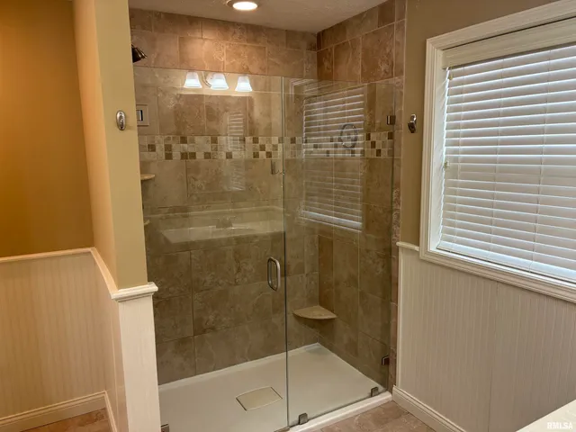 $2,950 | 2315 West Paddington Court, Peoria, IL 61615