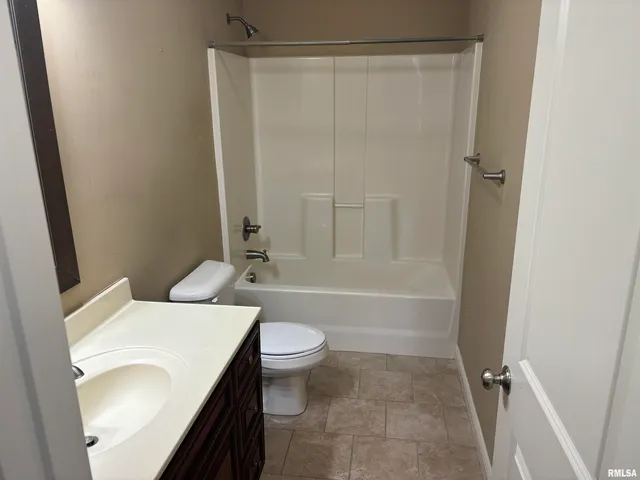 $2,950 | 2315 West Paddington Court, Peoria, IL 61615