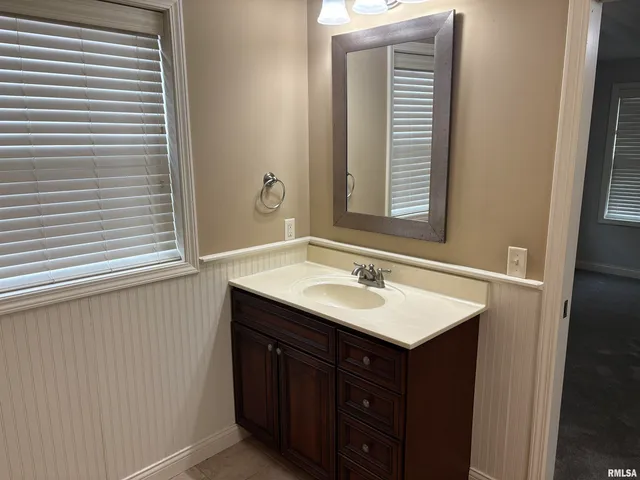 $2,950 | 2315 West Paddington Court, Peoria, IL 61615