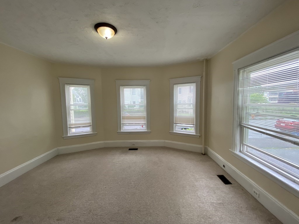 112 West Street Worcester, MA 01609 - Photo 11 of 34