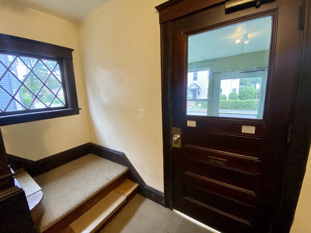 112 West Street Worcester, MA 01609 - Photo 4 of 34