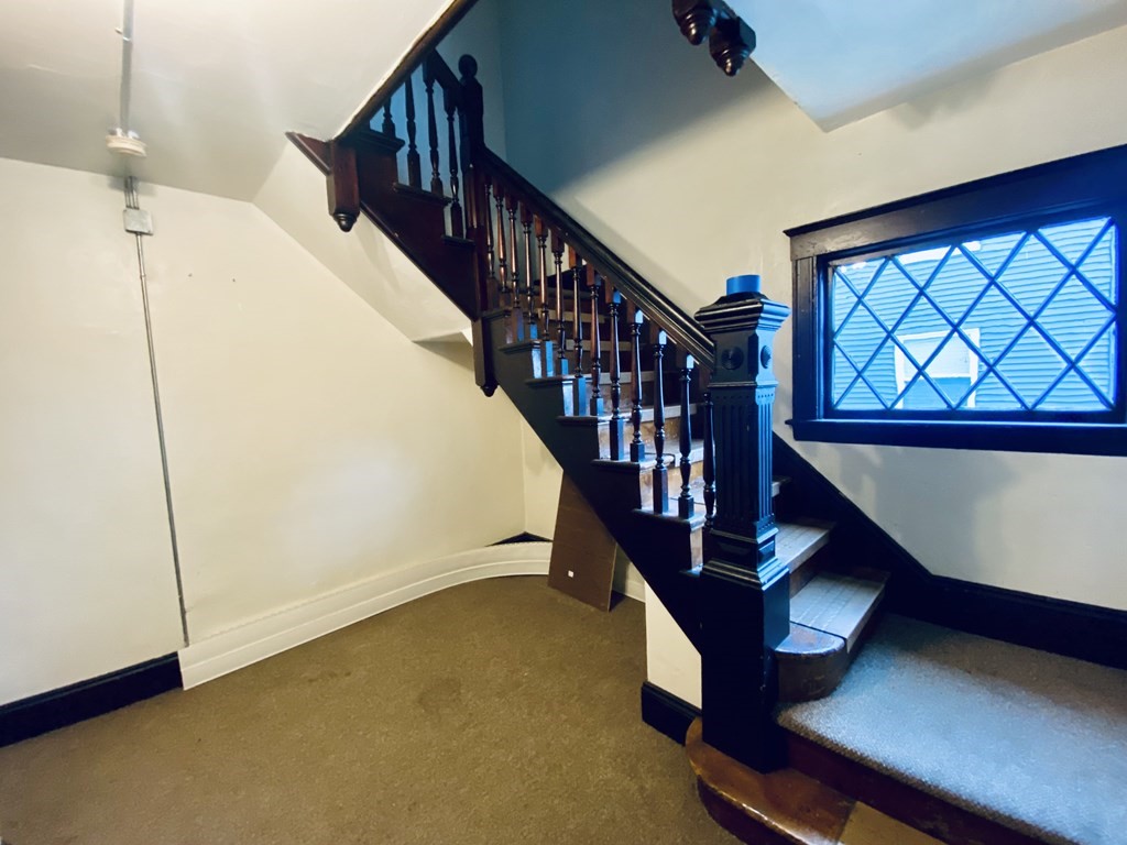 112 West Street Worcester, MA 01609 - Photo 5 of 34