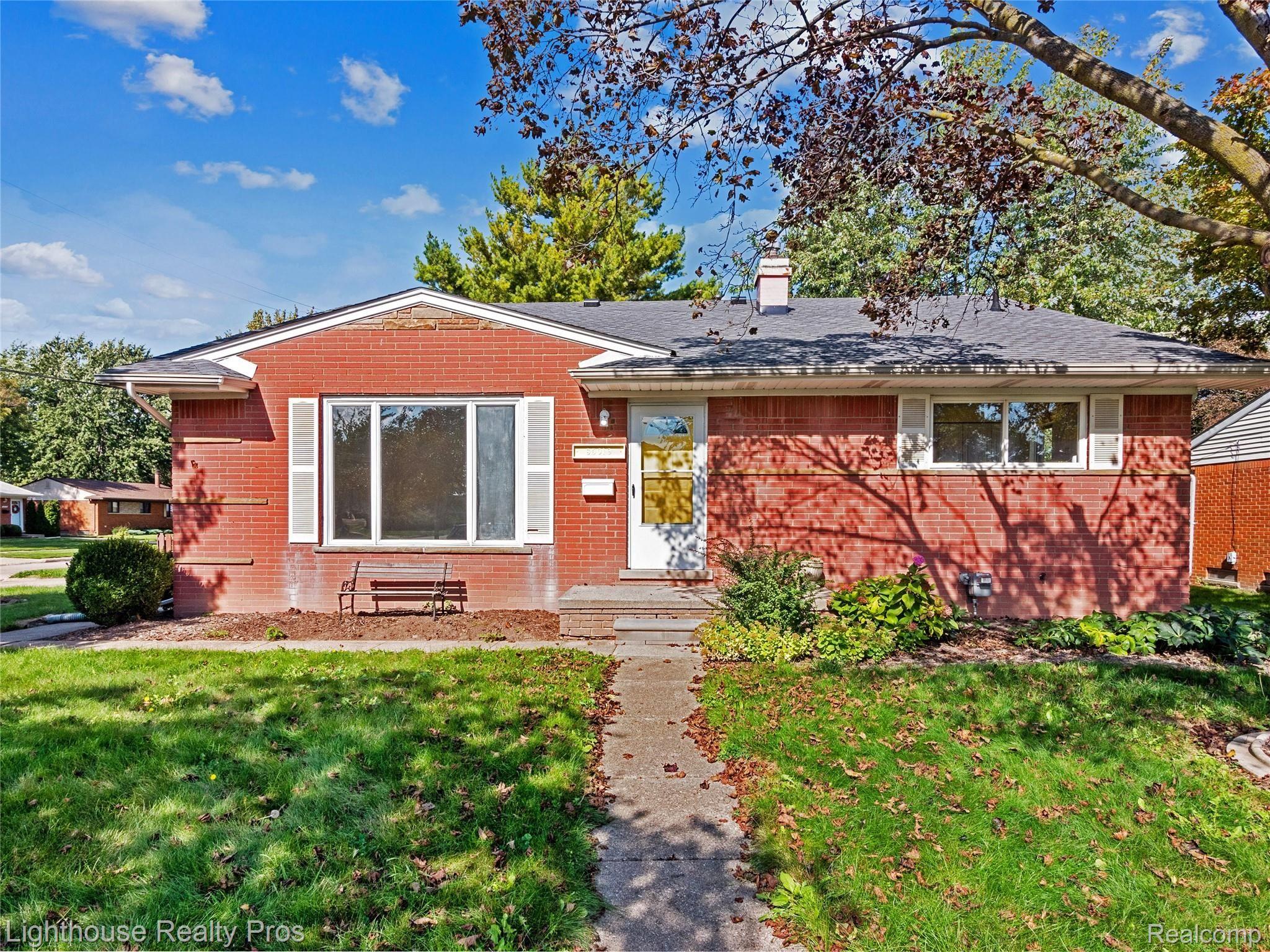 35019 Rutherford Street Clinton Township, MI 48035 - Photo 1 of 28 1.jpg