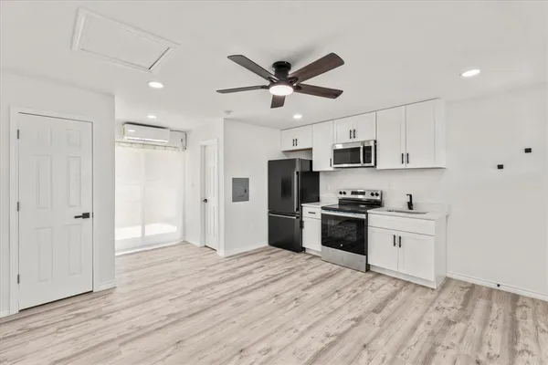 $900 | 900 South Tool Drive, Unit 4, Tool, TX 75143