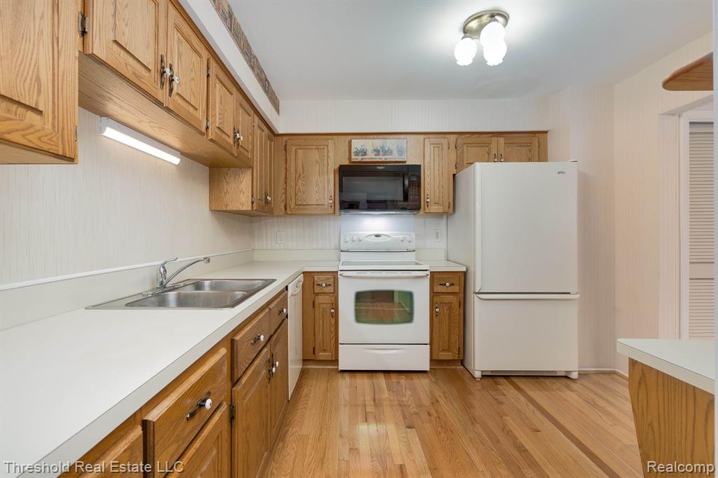 23231 Farmington Road Farmington, MI 48336 - Photo 10 of 53