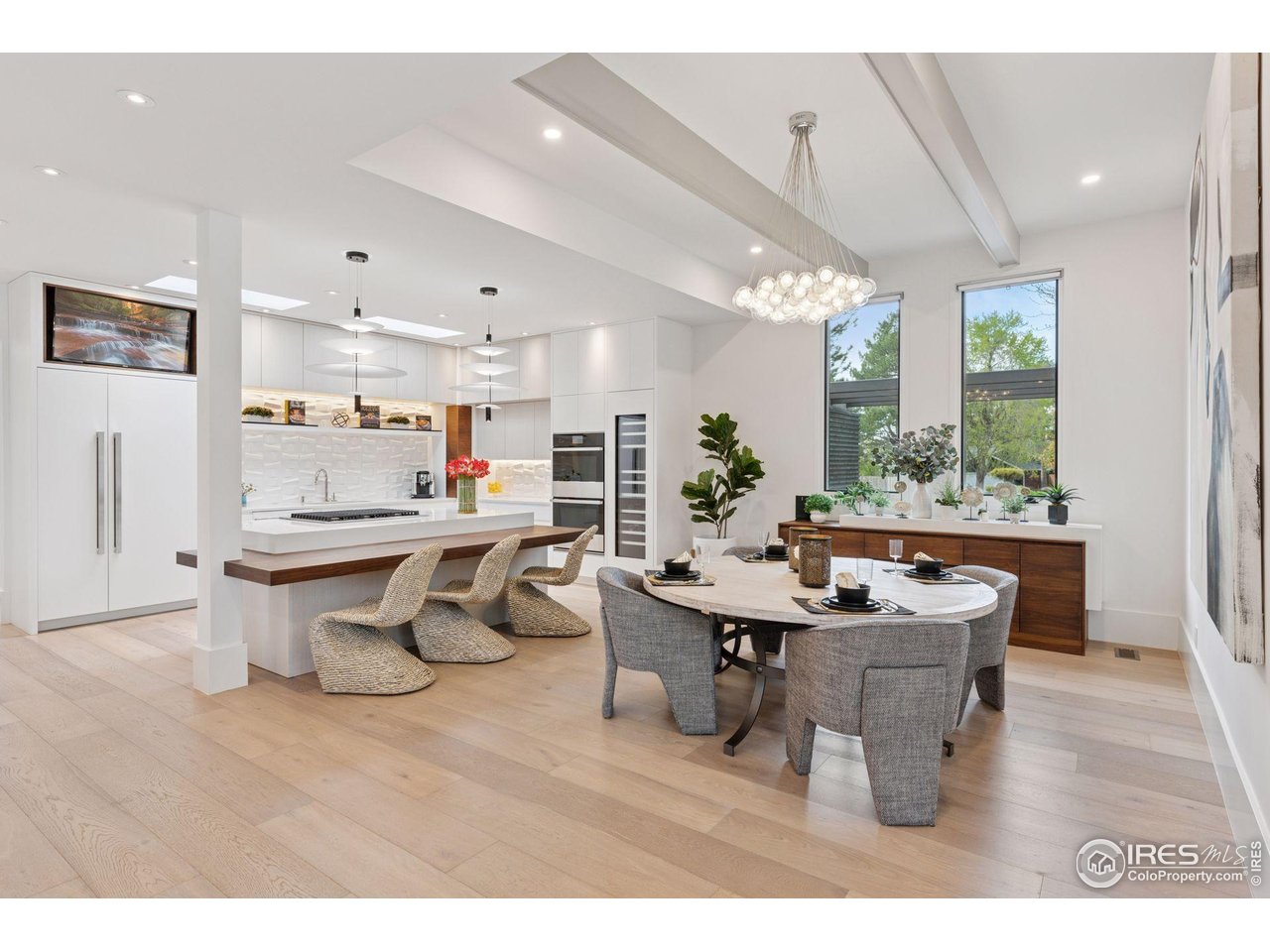 7323 Old Post Road Boulder, CO 80301 - Photo 5 of 40 Light, bright and modern kitchen.