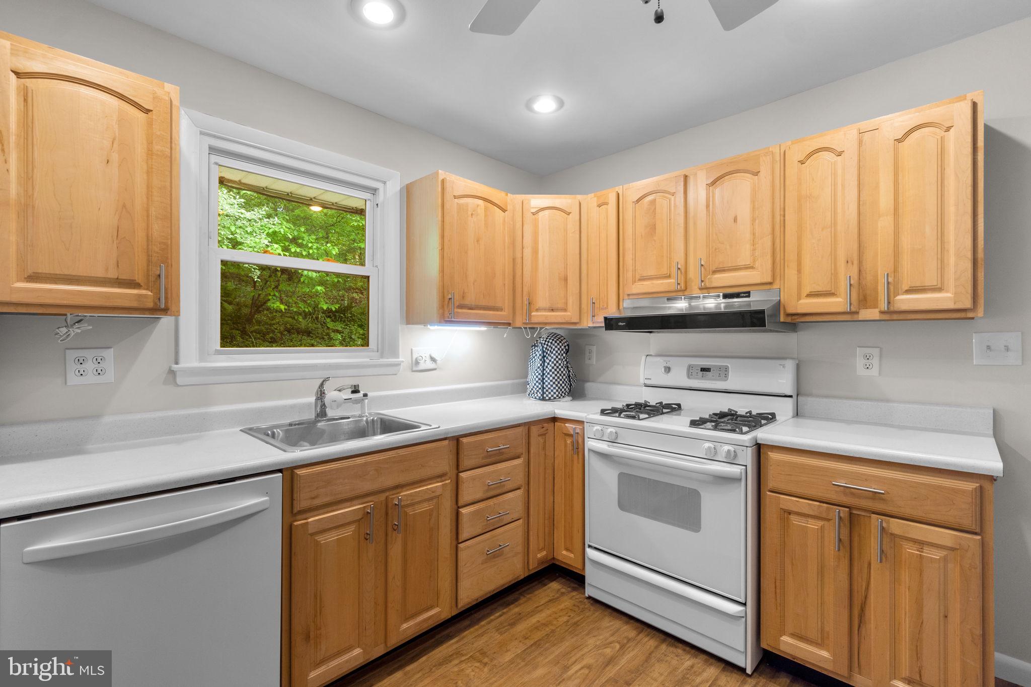 2933 Pinewick Road Ellicott City, MD 21042 - Photo 8 of 31 Kitchen