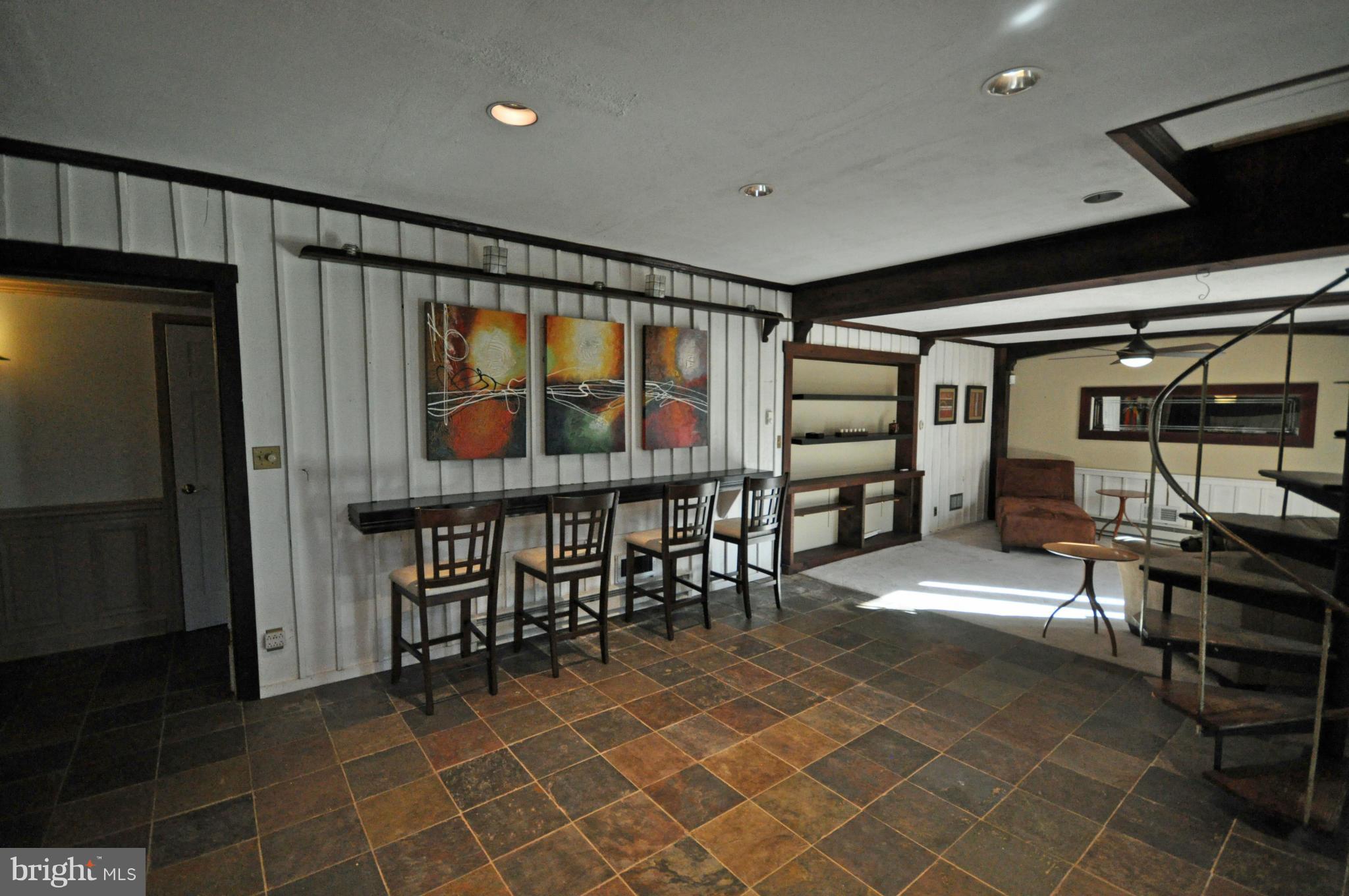8611 Windsor Mill Road Baltimore, MD 21244 - Photo 22 of 30 Family Room/Sitting area