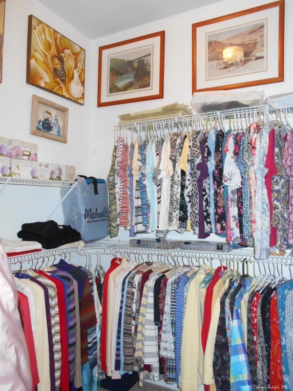 19341 Apache Street Tehachapi, CA 93561 - Photo 18 of 62 Master walk-in closet