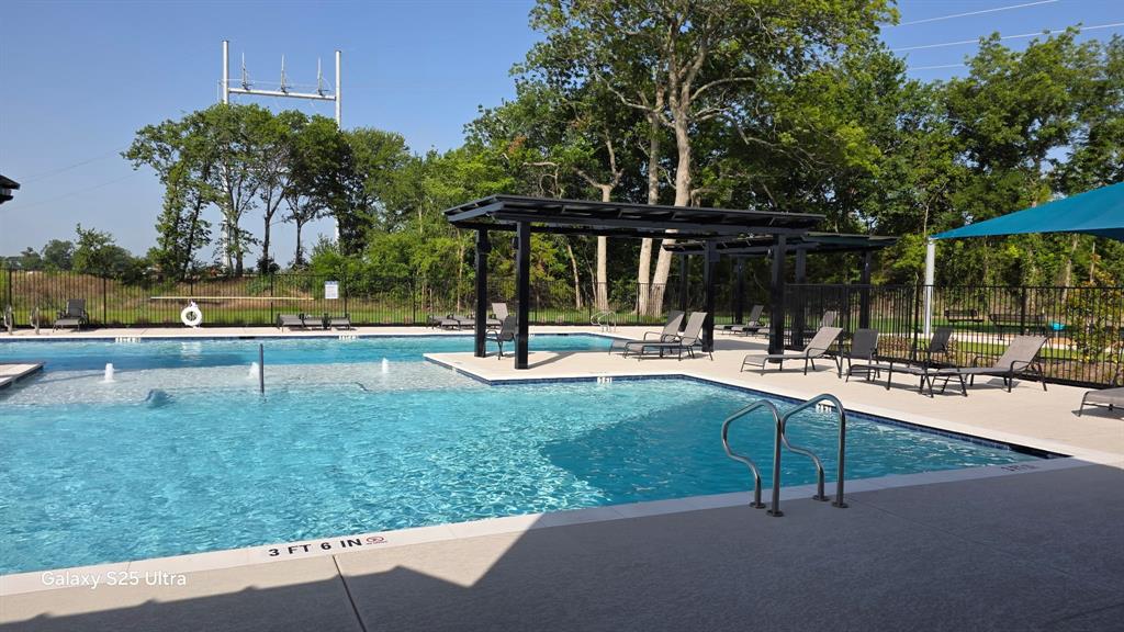 1614 Potomac Lane Blue Ridge, TX 75424 - Photo 12 of 18 Outdoor swimming pool featuring a shallow water entry, multiple water features, and an integrated pergola structure