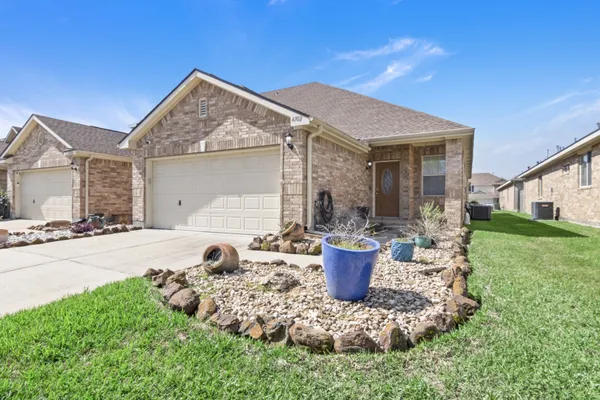 $2,000 | 4702 Arbor Lane, Pasadena, TX 77505