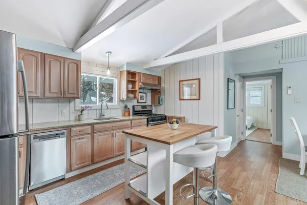$1,195,000 | 3 Kims Way, Oak Bluffs, MA 02557