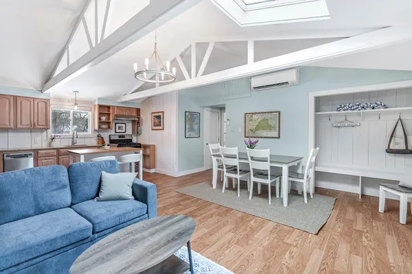 $1,195,000 | 3 Kims Way, Oak Bluffs, MA 02557