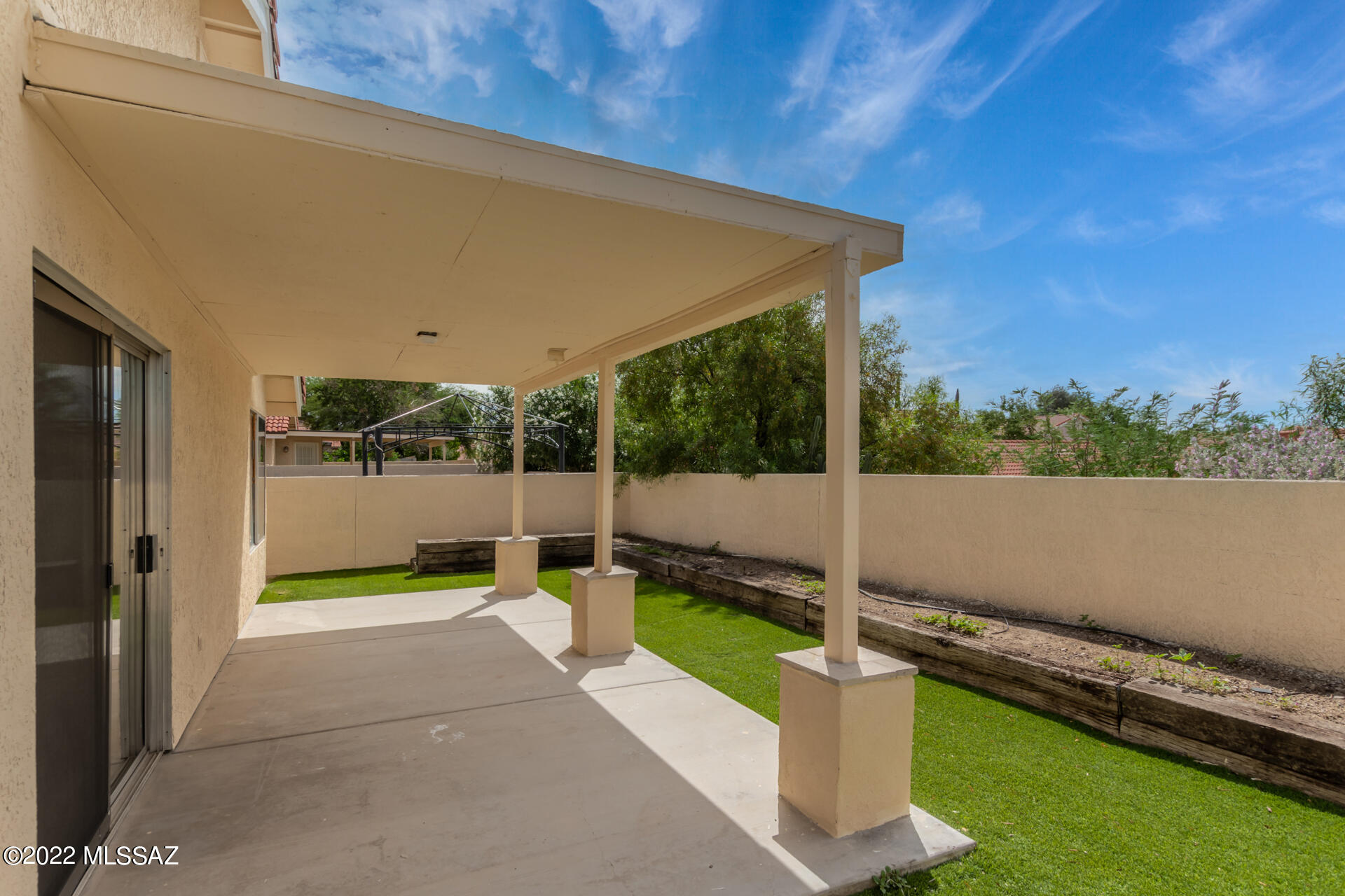4697 West Weathervane Street Tucson, AZ 85741 - Photo 23 of 25 a view of a patio with a table and chairs