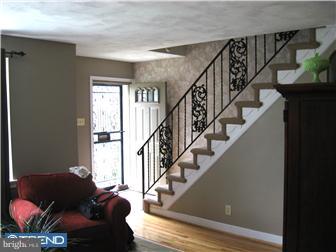7342 Ryers Avenue Philadelphia, PA 19111 - Photo 8 of 12 Living Room